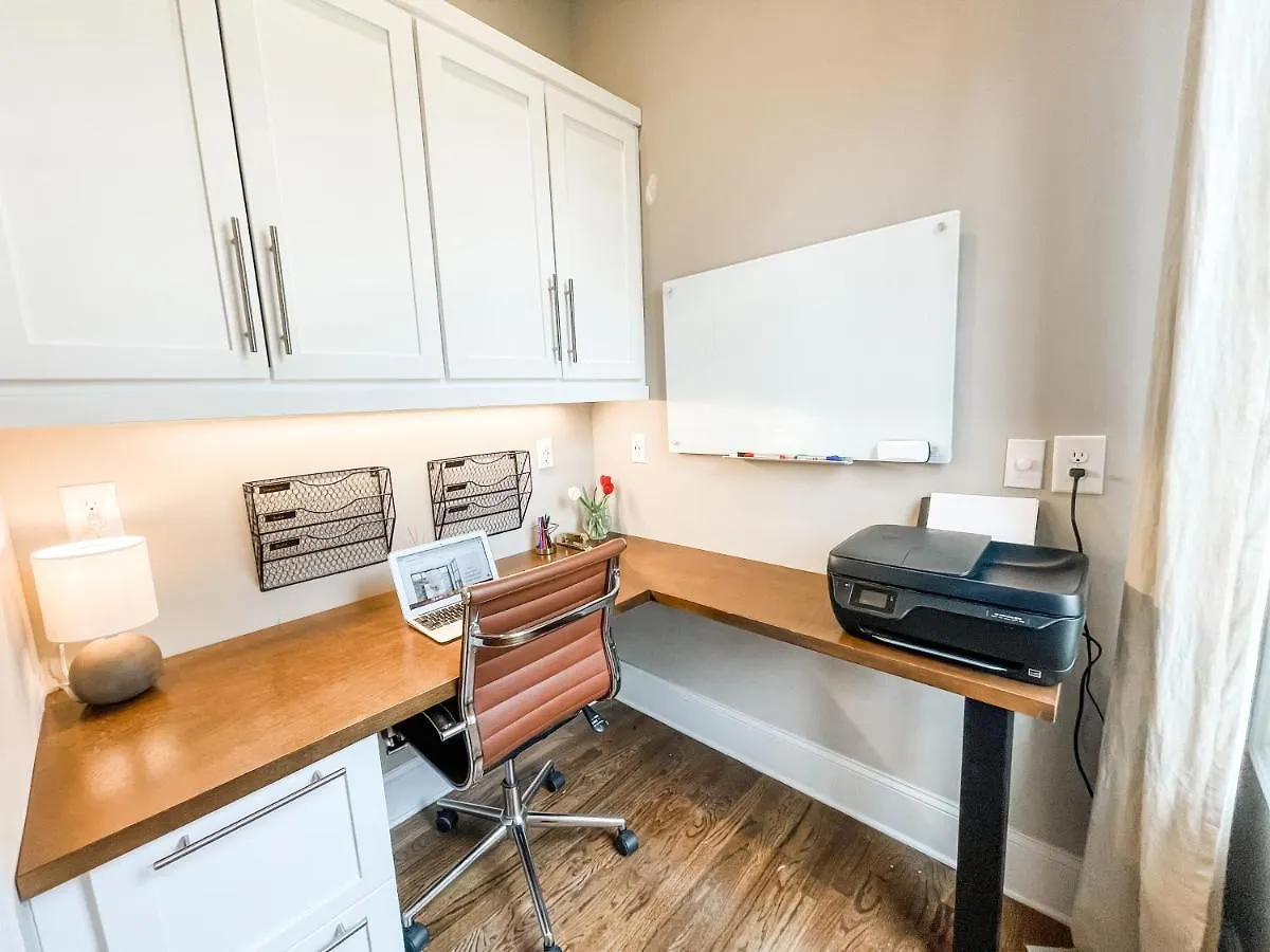 Holiday home Fancy Free - Stay Where Country Music History Was Made Nashville United States
