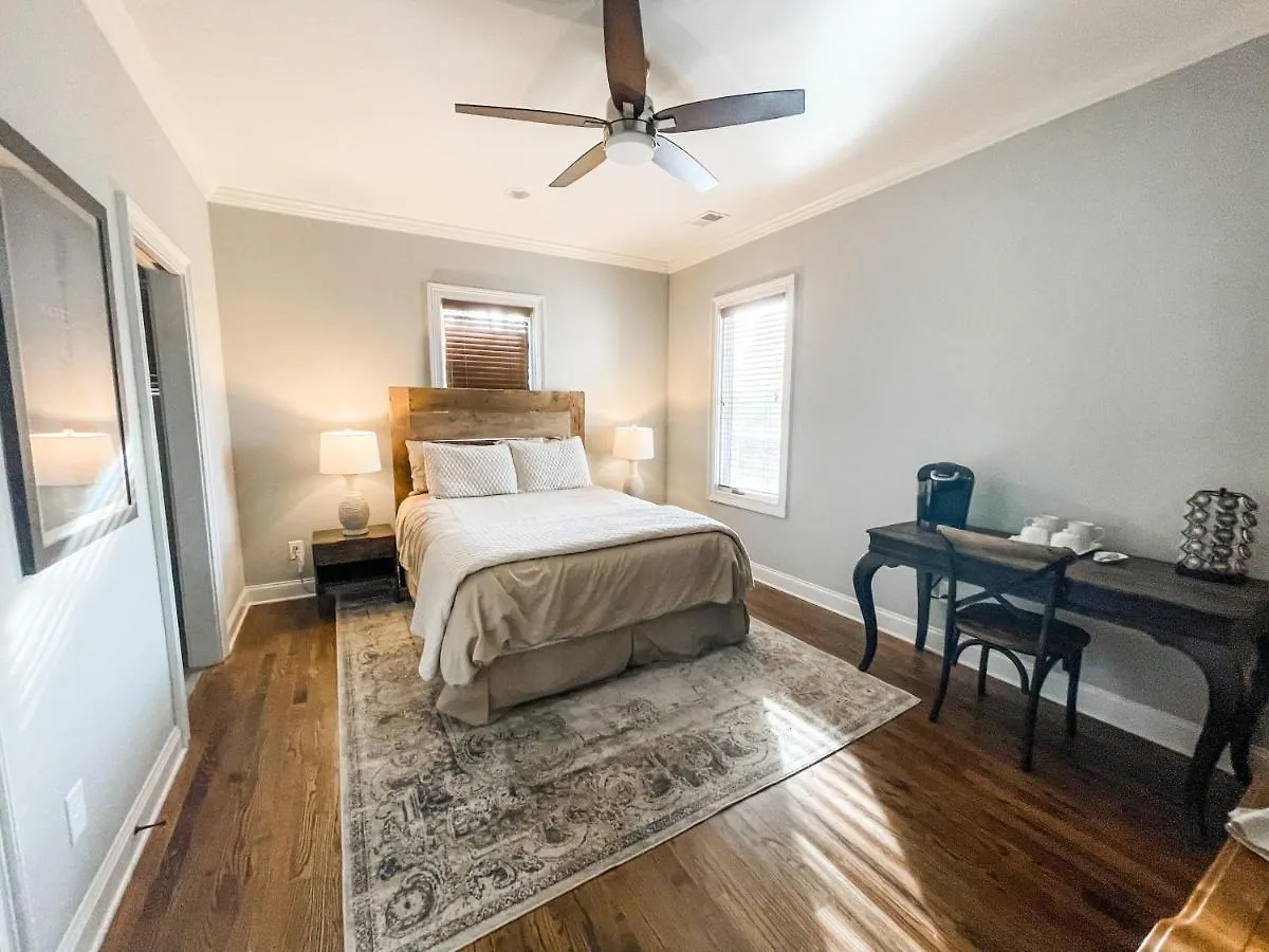 Fancy Free - Stay Where Country Music History Was Made Nashville