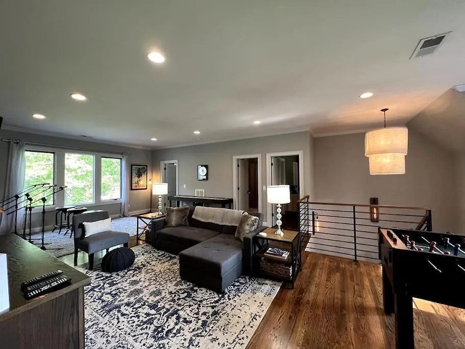 Fancy Free - Stay Where Country Music History Was Made Nashville